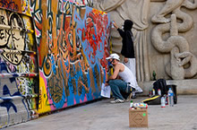 Pintant un grafit