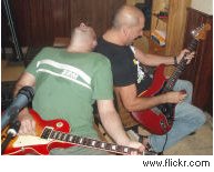 Nois tocant la guitarra elèctrica